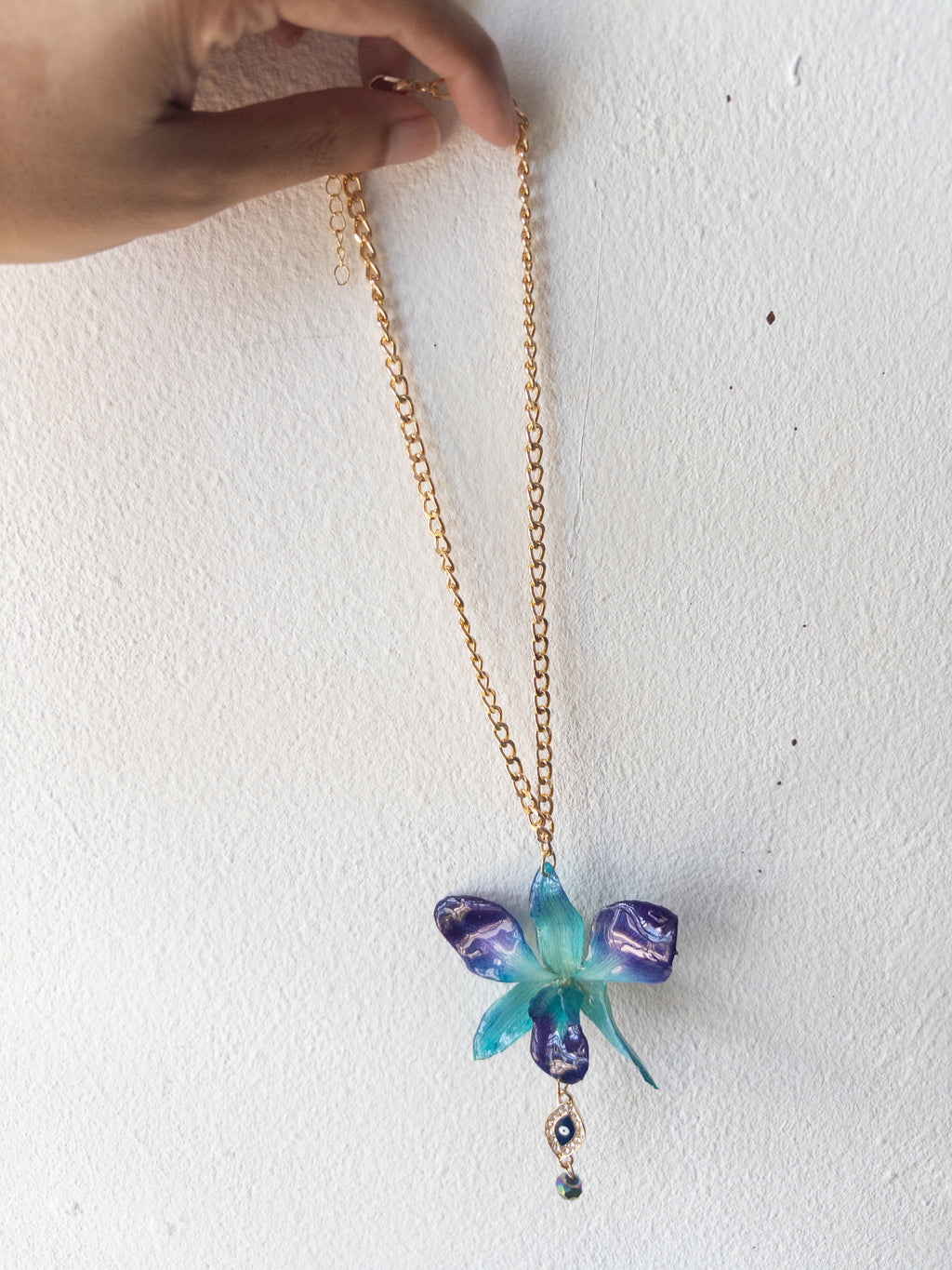 Cadena Dorada Ojo Azul Orquidea