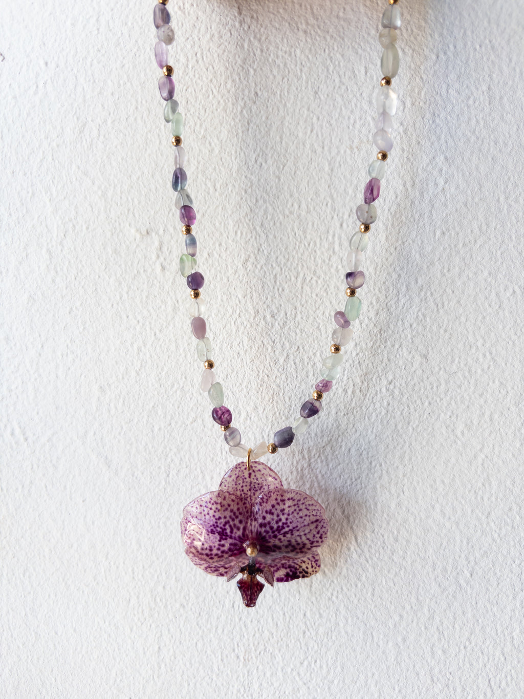 Orquídea Violeta Necklace