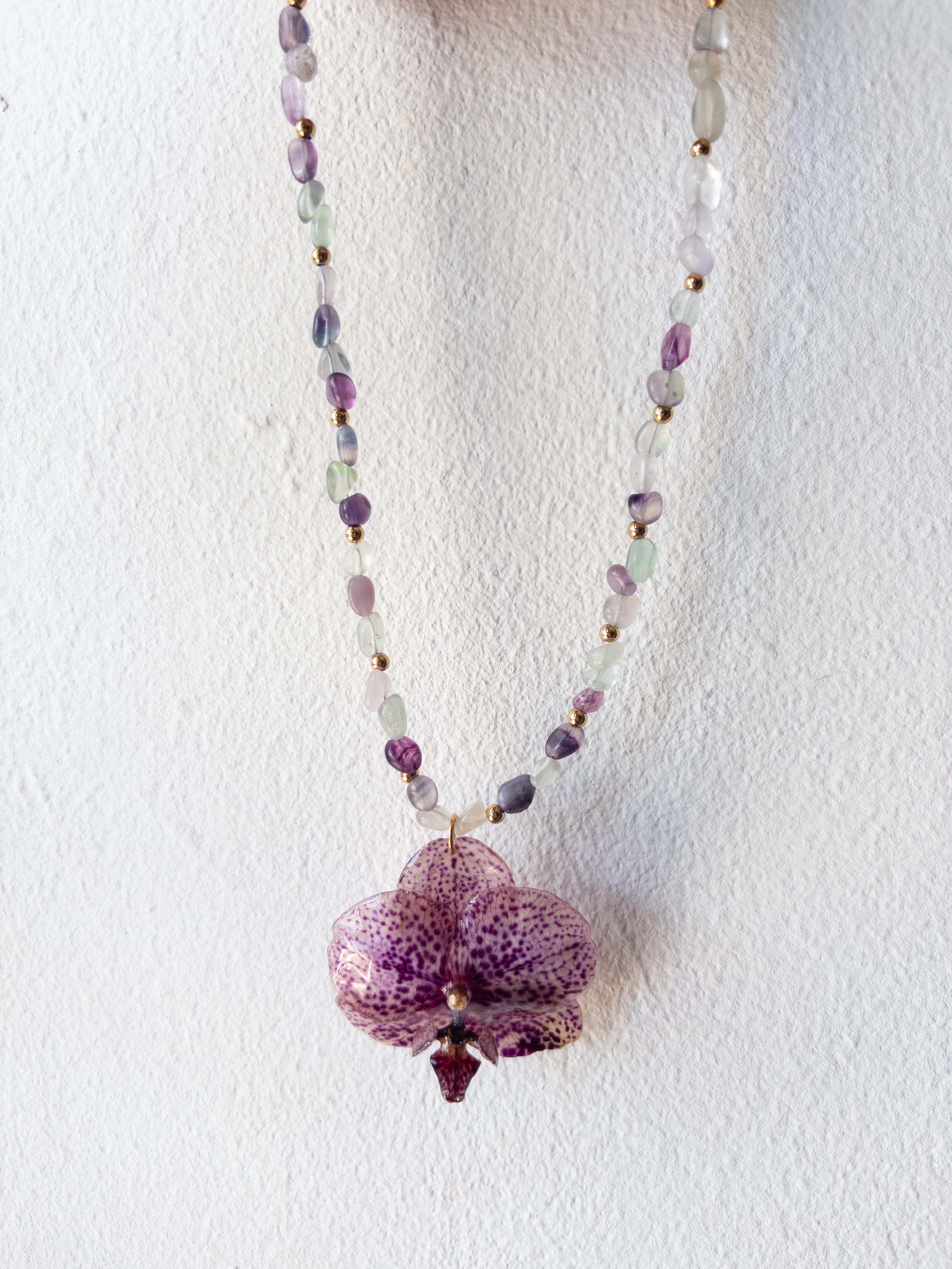 Orquídea Violeta Necklace